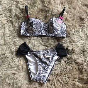 Black and white patterned bikini